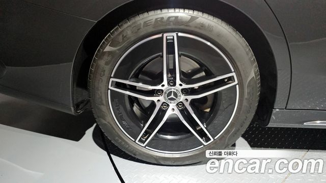 Mercedes-Benz E-Class E300 4MATIC AMG Line