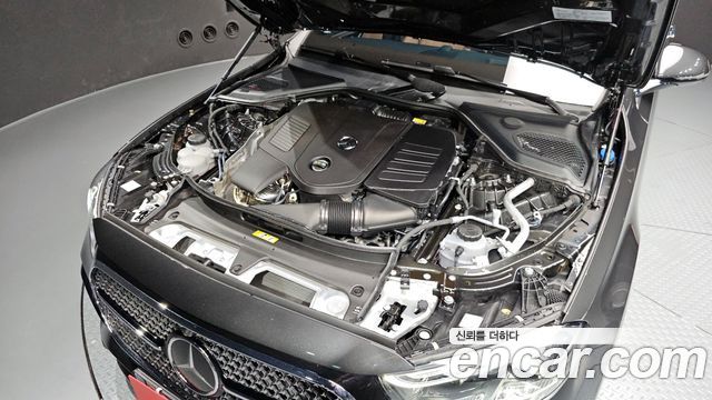 Mercedes-Benz E-Class E300 4MATIC AMG Line