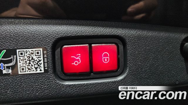 Mercedes-Benz E-Class E300 4MATIC AMG Line