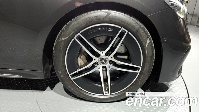 Mercedes-Benz E-Class E300 4MATIC AMG Line
