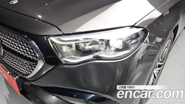 Mercedes-Benz E-Class E300 4MATIC AMG Line