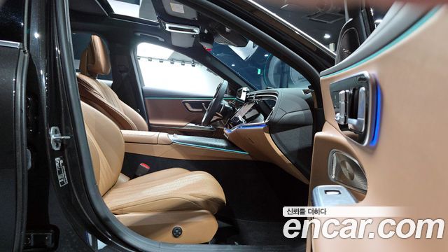Mercedes-Benz E-Class E300 4MATIC AMG Line