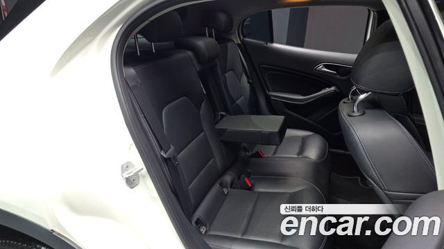Mercedes-Benz GLA-Class GLA200 d