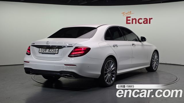 Mercedes-Benz E-Class E300 4MATIC AMG Line