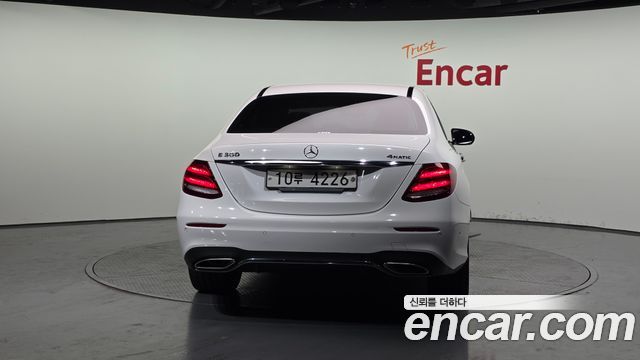 Mercedes-Benz E-Class E300 4MATIC AMG Line