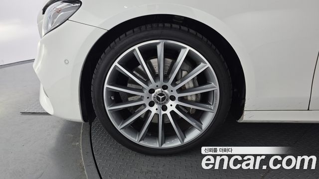 Mercedes-Benz E-Class E300 4MATIC AMG Line