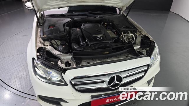 Mercedes-Benz E-Class E300 4MATIC AMG Line