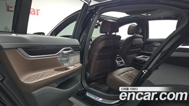 BMW 7-Series 740i M Sport