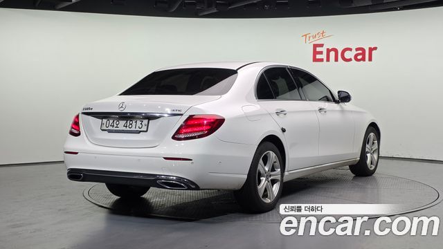 Mercedes-Benz E-Class E220d 4MATIC Avantgarde