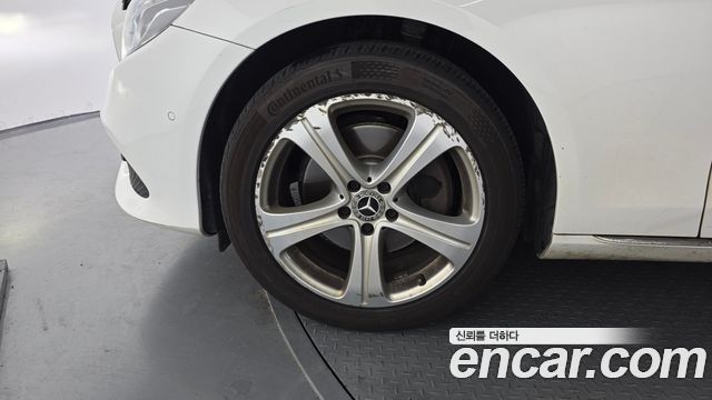 Mercedes-Benz E-Class E220d 4MATIC Avantgarde