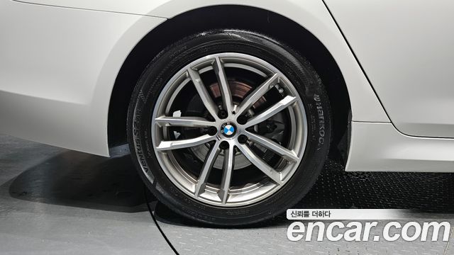 BMW 5-Series 520d xDrive M Sport Package Plus