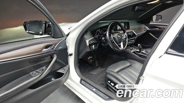 BMW 5-Series 520d xDrive M Sport Package Plus