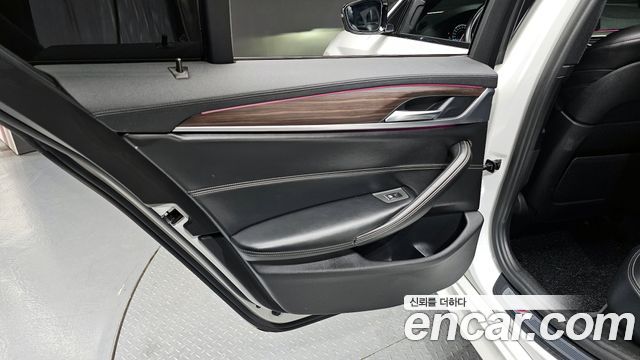 BMW 5-Series 520d xDrive M Sport Package Plus