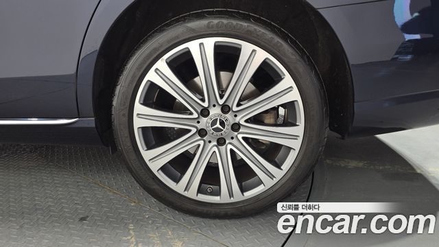 Mercedes-Benz E-Class E300e 4MATIC Exclusive