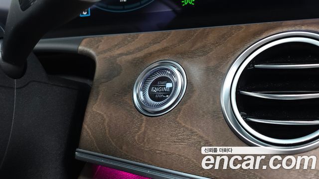 Mercedes-Benz E-Class E300e 4MATIC Exclusive