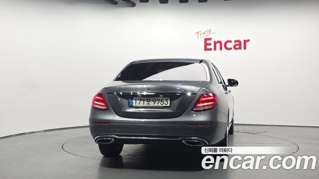 Mercedes-Benz E-Class E220d 4MATIC Avantgarde