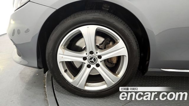 Mercedes-Benz E-Class E220d 4MATIC Avantgarde