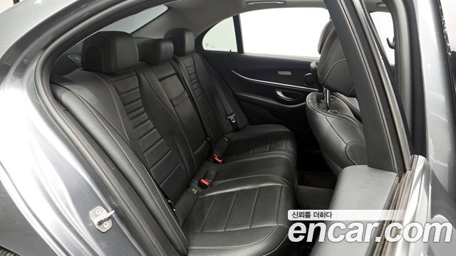Mercedes-Benz E-Class E220d 4MATIC Avantgarde