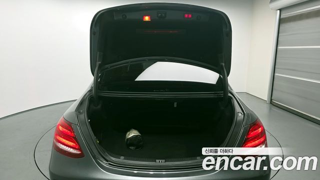 Mercedes-Benz E-Class E220d 4MATIC Avantgarde