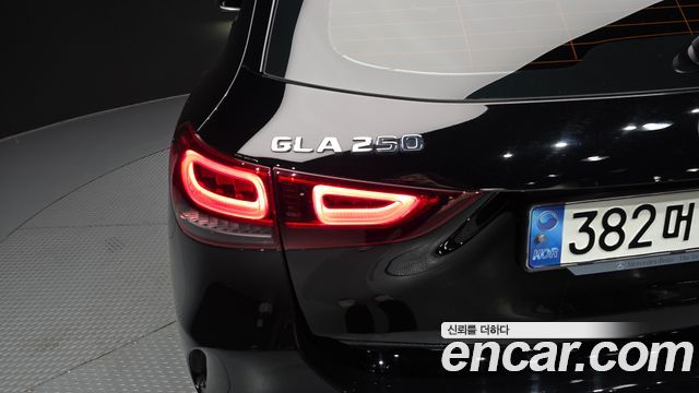 Mercedes-Benz GLA-Class GLA250 4MATIC