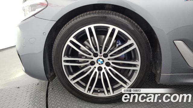 BMW 5-Series 530i M Sport Package Plus