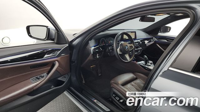 BMW 5-Series 530i M Sport Package Plus
