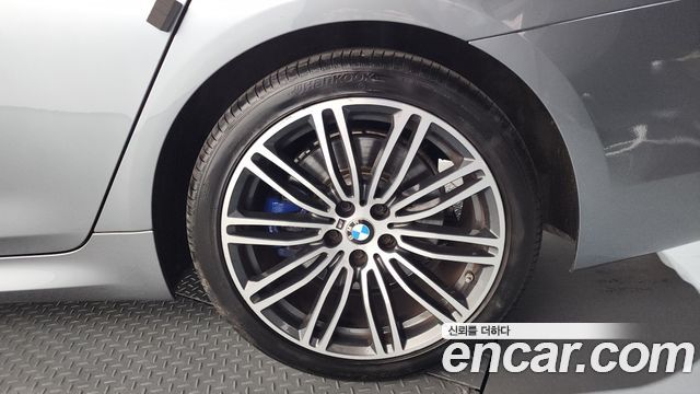 BMW 5-Series 530i M Sport Package Plus