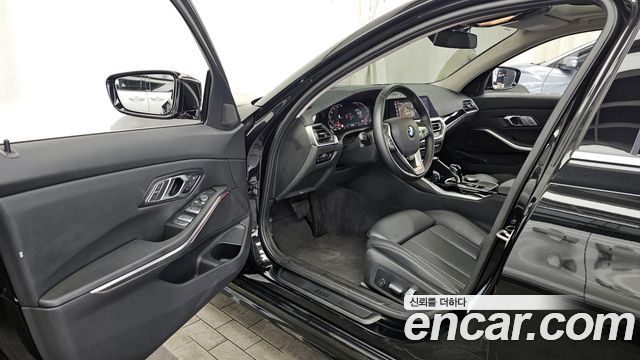 BMW 3-Series 320i