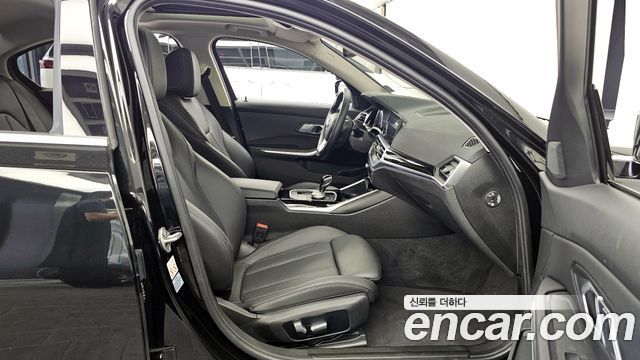 BMW 3-Series 320i