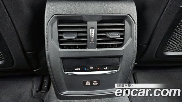 BMW 3-Series 320i