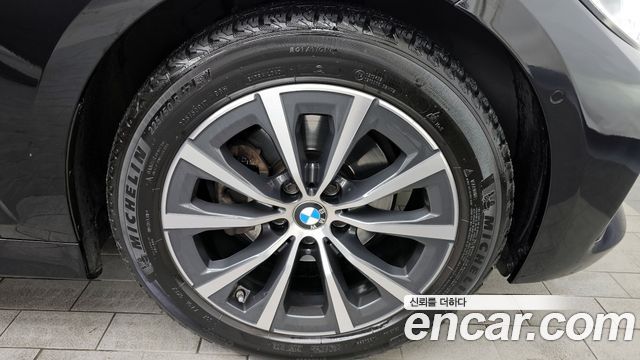 BMW 3-Series 320i