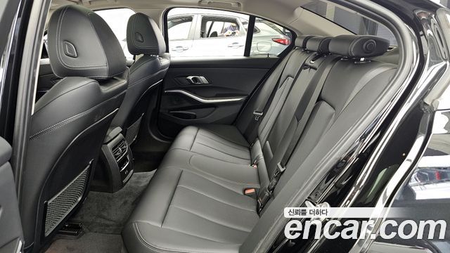 BMW 3-Series 320i