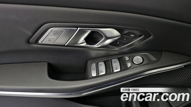 BMW 3-Series 320i