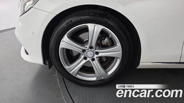 Mercedes-Benz E-Class E200 Avantgarde