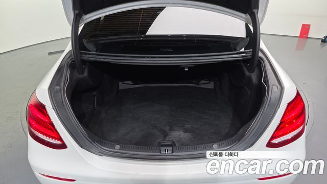 Mercedes-Benz E-Class E200 Avantgarde