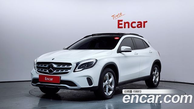 Mercedes-Benz GLA-Class GLA220