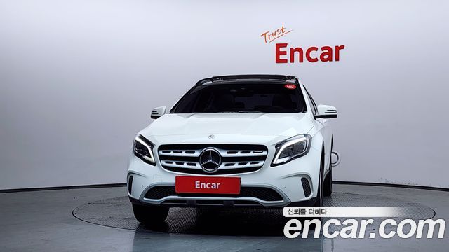Mercedes-Benz GLA-Class GLA220