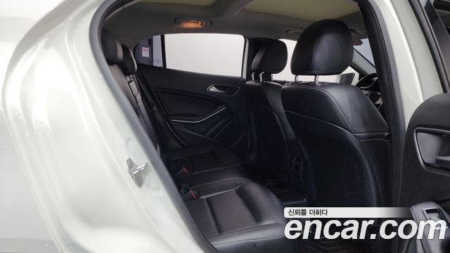 Mercedes-Benz GLA-Class GLA220