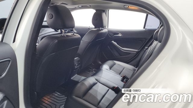 Mercedes-Benz GLA-Class GLA220