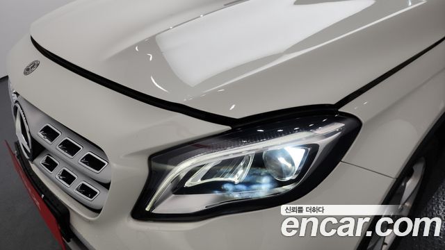 Mercedes-Benz GLA-Class GLA220