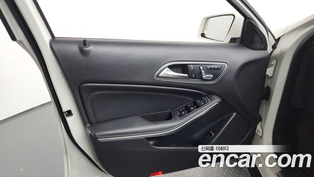 Mercedes-Benz GLA-Class GLA220