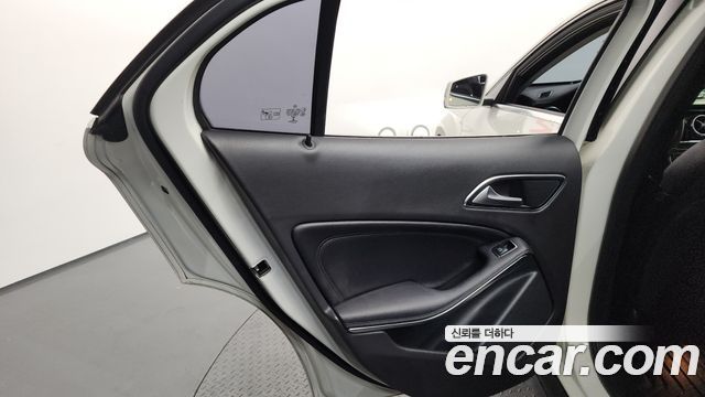 Mercedes-Benz GLA-Class GLA220