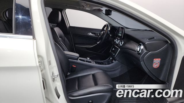 Mercedes-Benz GLA-Class GLA220