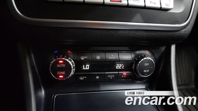 Mercedes-Benz GLA-Class GLA220