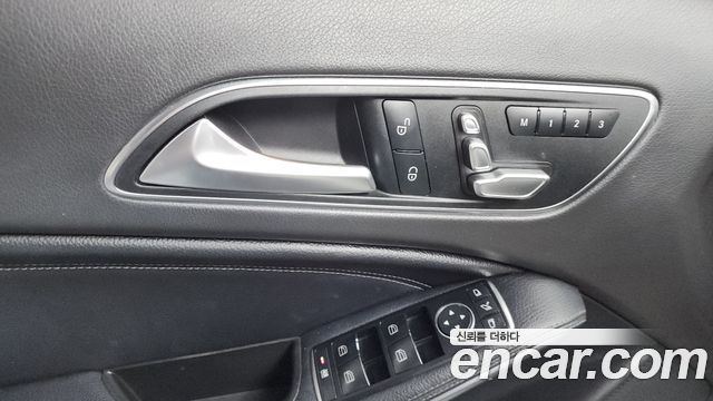 Mercedes-Benz GLA-Class GLA220