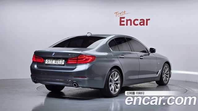 BMW 5-Series 520i Luxury