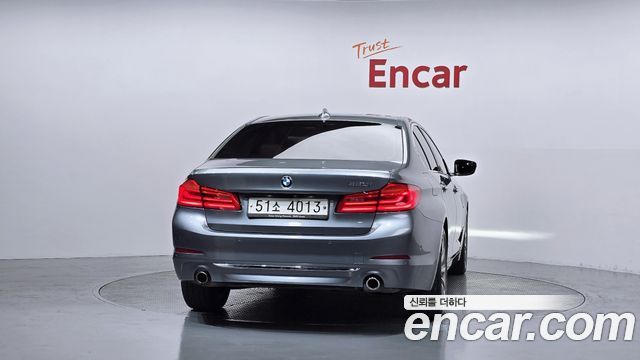 BMW 5-Series 520i Luxury