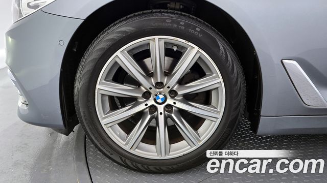 BMW 5-Series 520i Luxury
