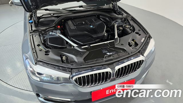 BMW 5-Series 520i Luxury