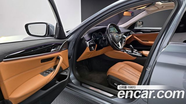 BMW 5-Series 520i Luxury